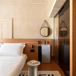 unicum-suite-grande-archivio-napoli-centro-storico.hotels-amalfi.com/